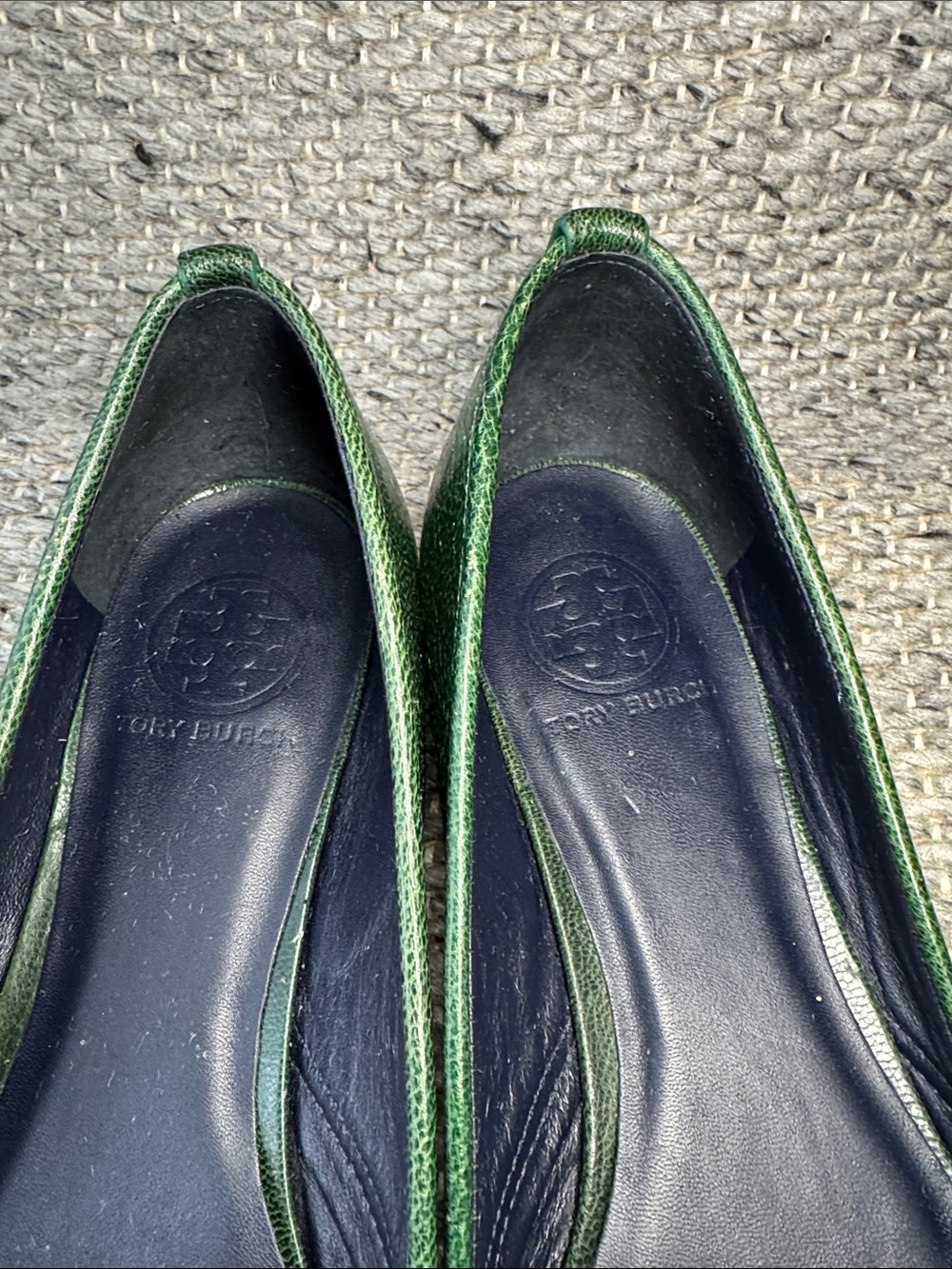 Tory Burch Hana Ballet Flats Emerald Green Leather Chain Accent - Picture 10 of 14
